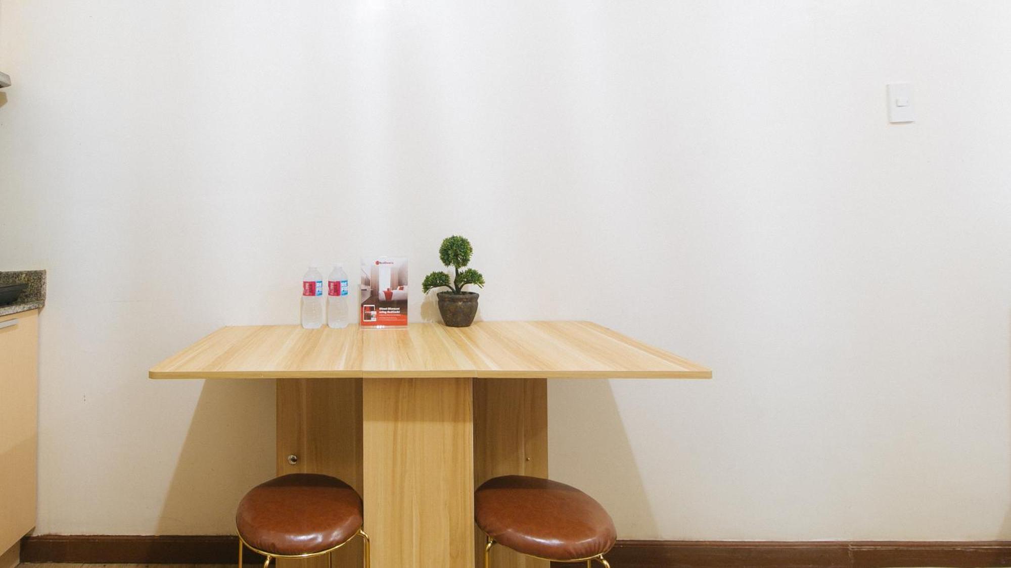 Reddoorz Plus @ Cuarto Verde Staycation Las Piñas Eksteriør billede