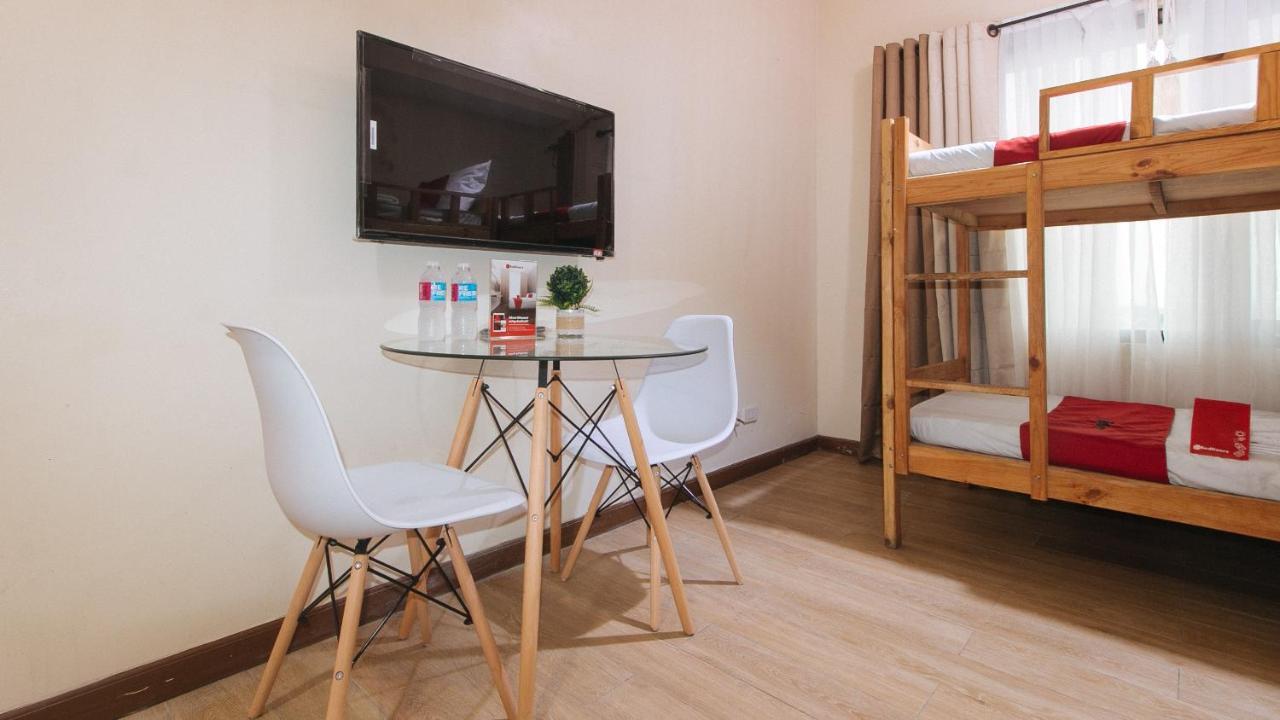 Reddoorz Plus @ Cuarto Verde Staycation Las Piñas Eksteriør billede